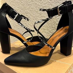 Black dolcetta brand heels size 10 med.